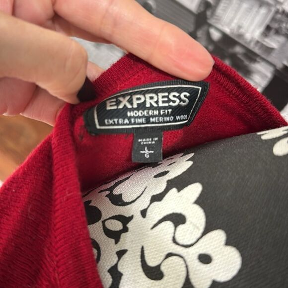 Express Women Sweater Red 100% Extra Fine Merino Wool Modern Fit Large Crewneck - Picture 6 of 7